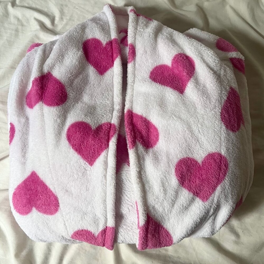 Soft Plush White Robe With Fushia Hearts